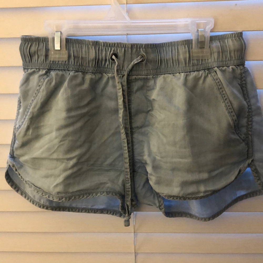 Light washed loose Jean shorts